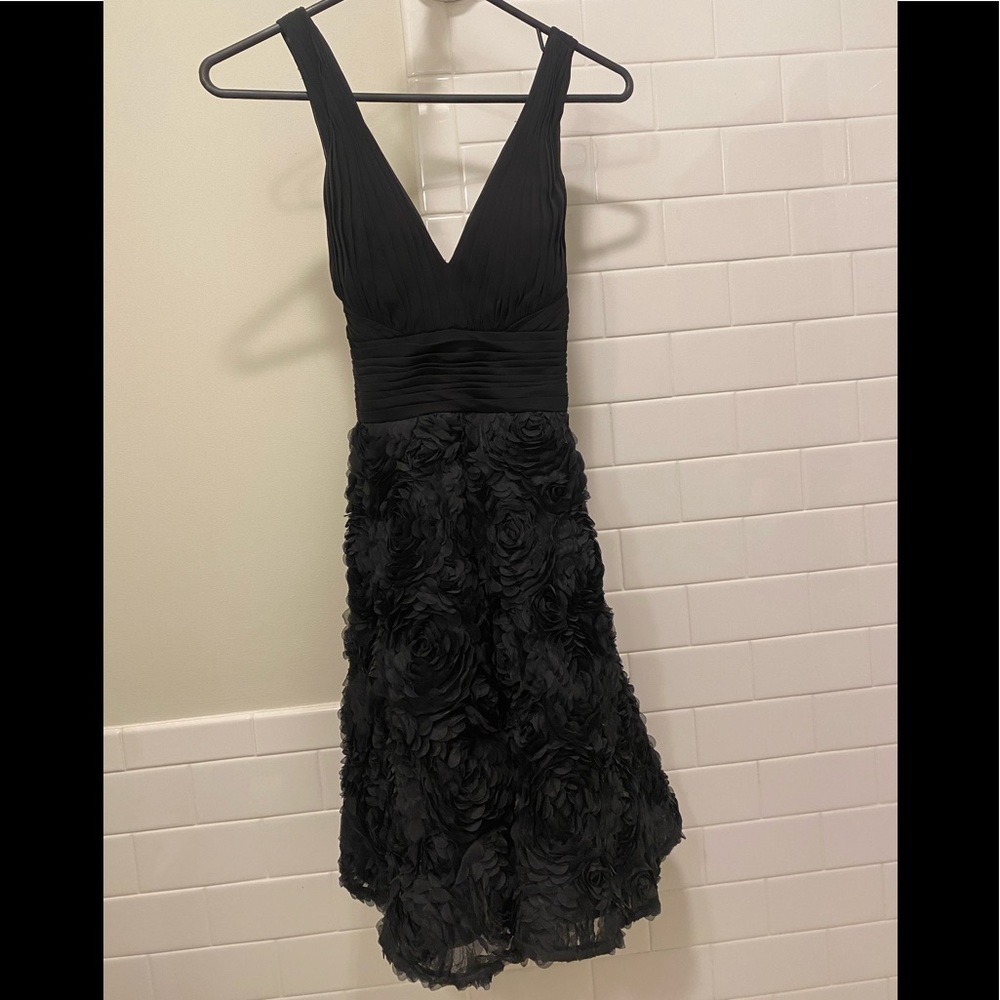 Aidan Mattox Floral Appliqué V-Neck Mini Dress, Size 0.  Black. Great condition